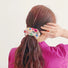 Gestickte Blume Scrunchie