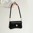 Borsa a tracolla Arc Baguette in pelle leggera