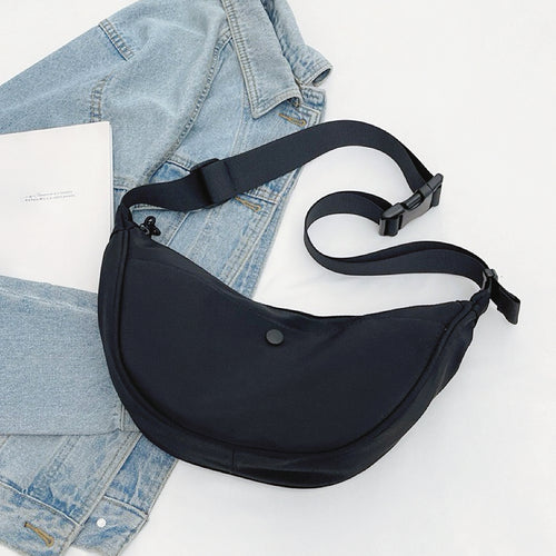 Bolso bandolera de media luna de doble cara