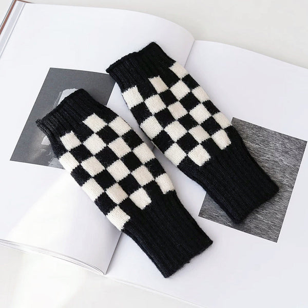 checkered fingerness gloves in black