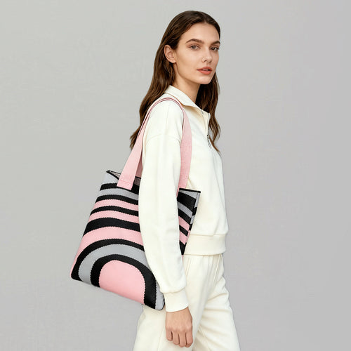 Arc Line Knitted Bag