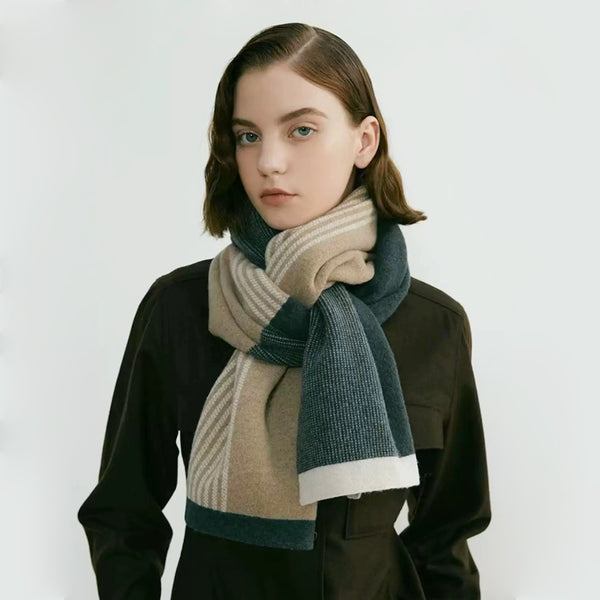 Sciarpa a righe morbide di design