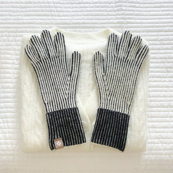 Kontrastgestreifte Handschuhe