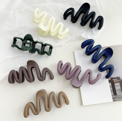Griffe de cheveux ondulée élégante