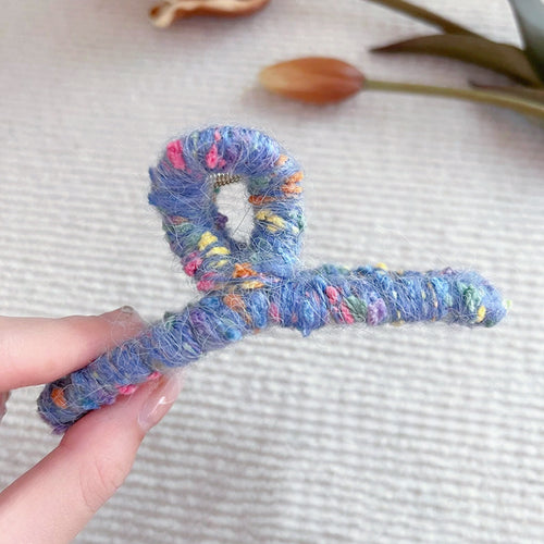 Griffe de cheveux tricotée de couleur