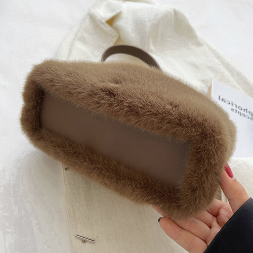 Bolso mini baguette de piel de borrego