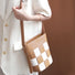 Bucket Bag aus gewebtem, kariertem Leder