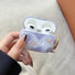 Funda de AirPods en forma de corazón morado